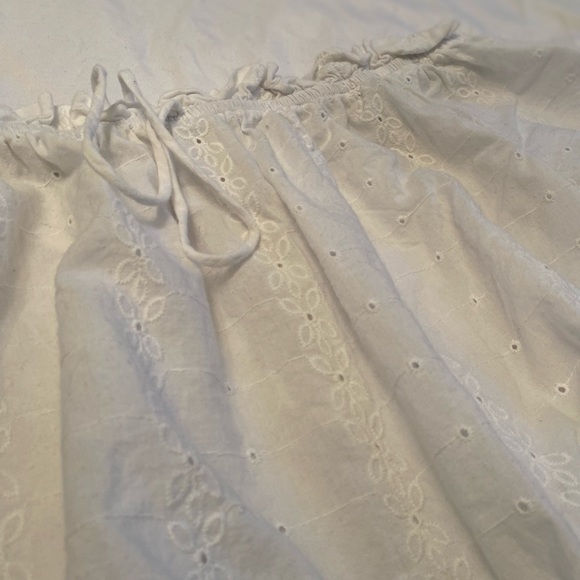 Cropped Embroidered Blouse - Picture 2 of 4